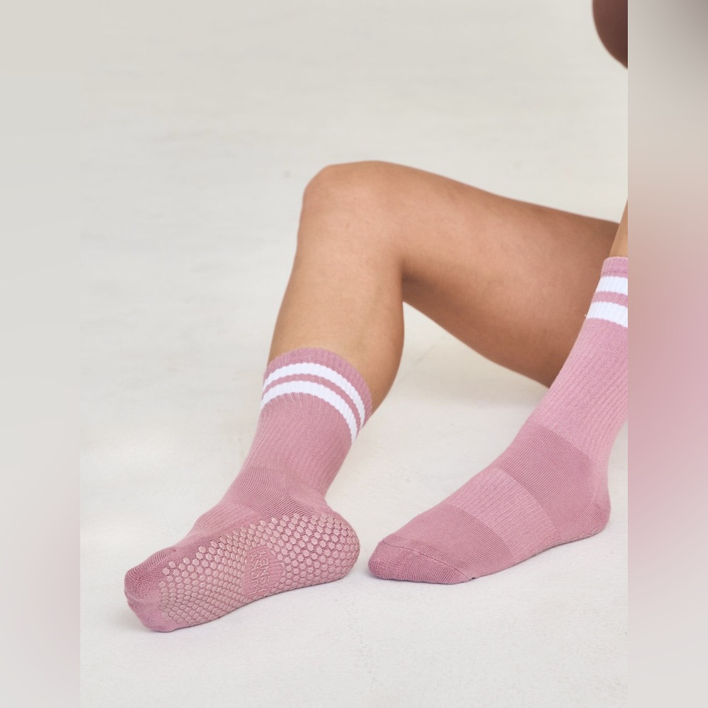 Lucky Honey Grip Sock - The Dad Sock Mauve - NWT
Pilates / Barre